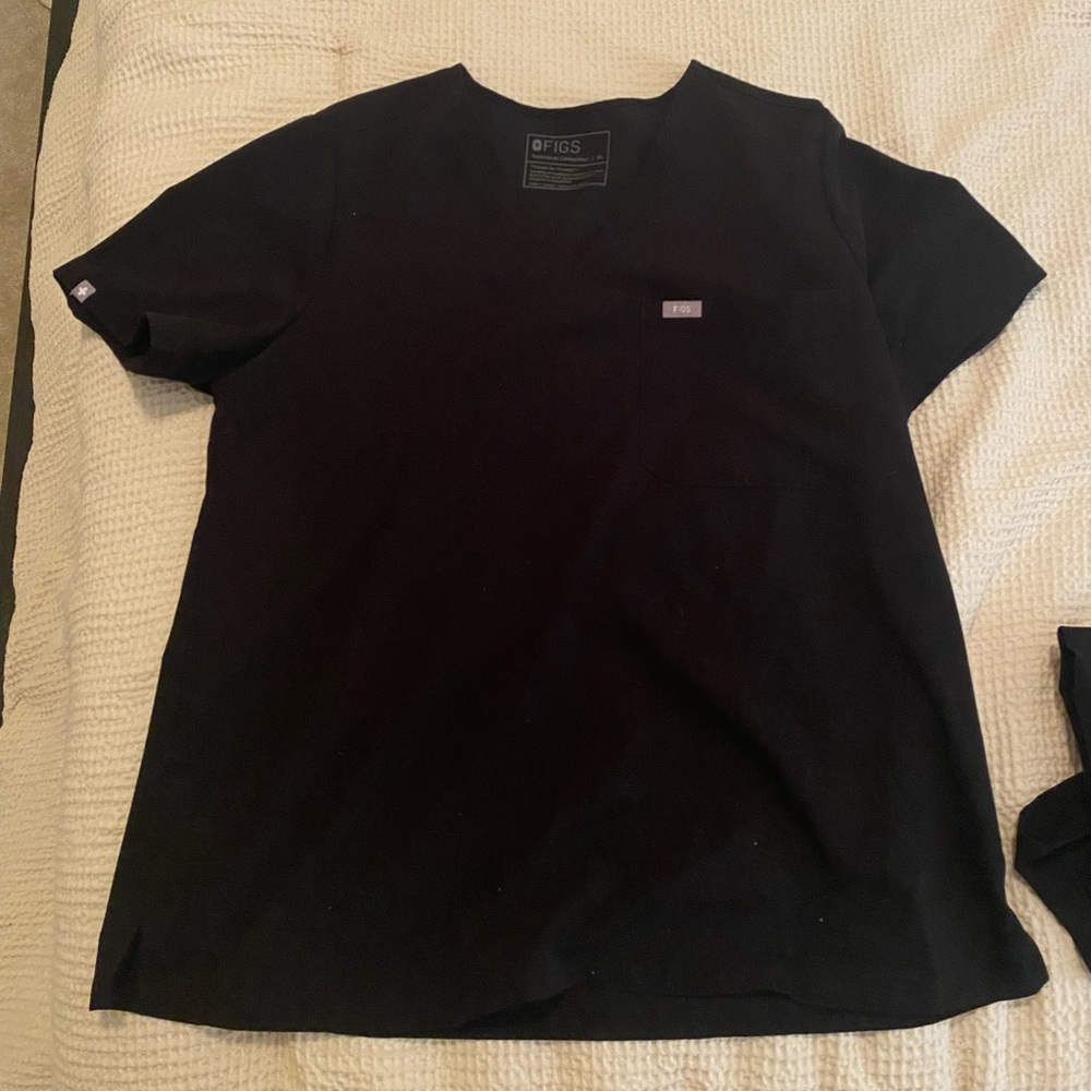 Size XL. Black. Figs scrub top.